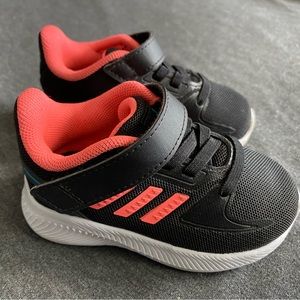 Toddler Adidas running shoes in size 5